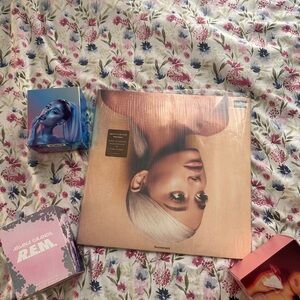 Ariana Grande Sweetener Used-like New